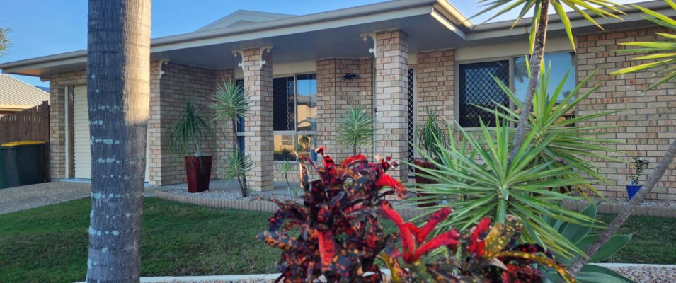 15 Caledonian Drive, Beaconsfield, QLD 4740 Australia